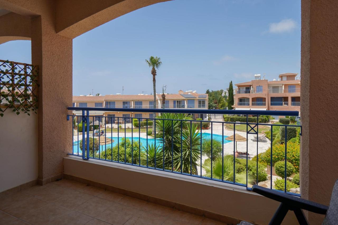 Apartamento Resitour - Regina Gardens Paphos Exterior foto